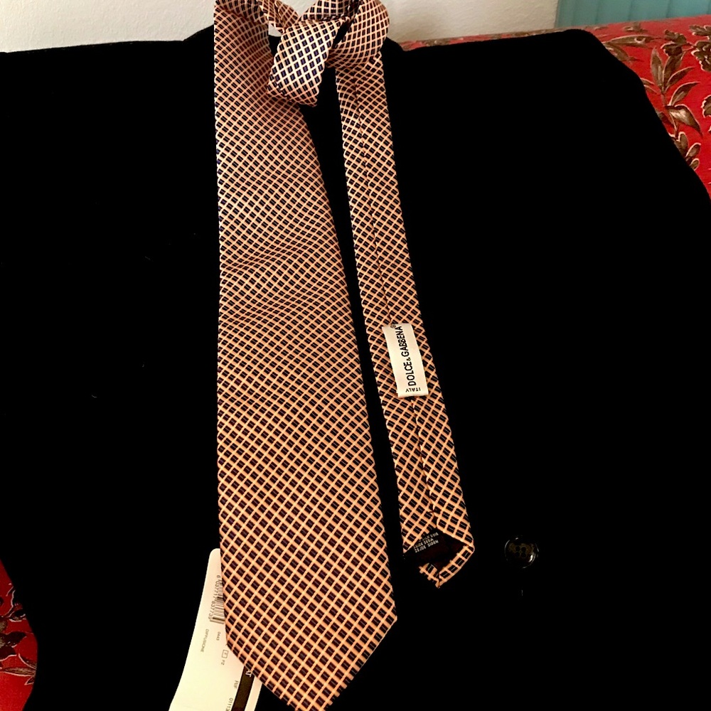 GIFTABLE🎁DOLCE & GABBENA SILK CREVAT (TIE) NEW IN BOX WITH TAGS RETAIL $700. - Picture 2 of 16